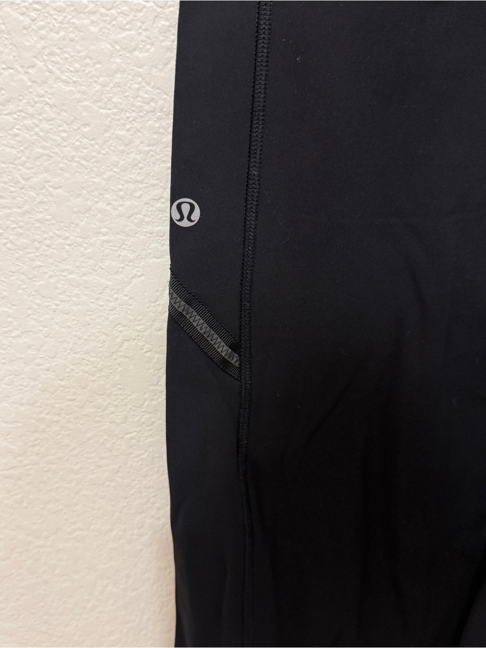 Lululemon| Black Studio Flare Yoga Pants Size 4 Zip Pockets Athletic - Picture 3 of 9